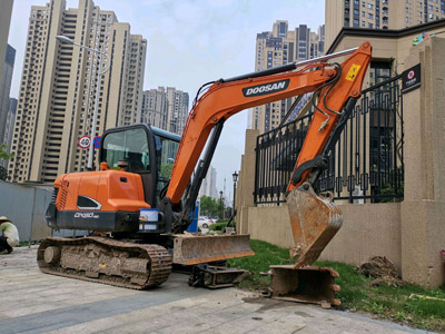 附近20小微型挖掘机出租